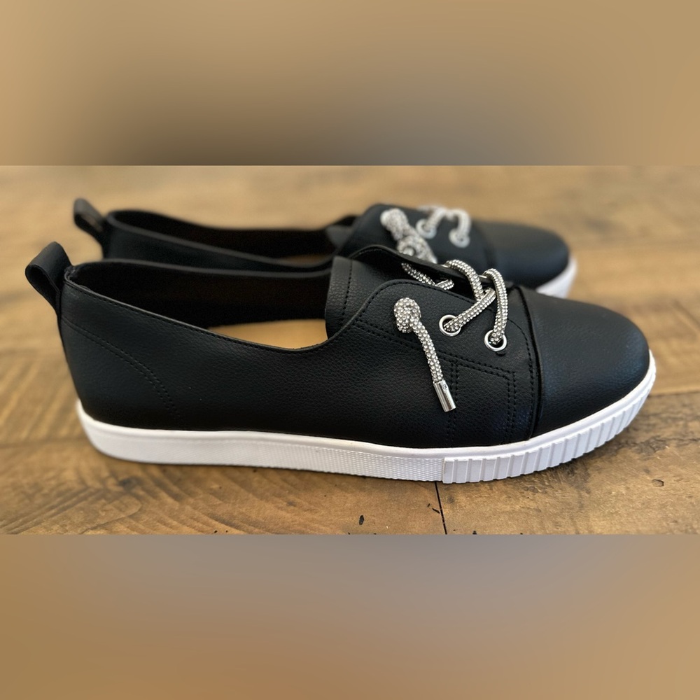 NWOT Yellowbox Dacia Slip-On Sneaker -‎ Size 10
